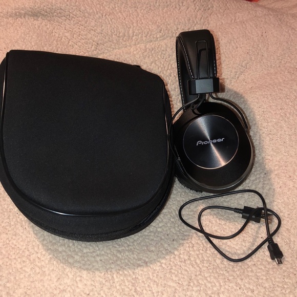 Pioneer Headphones Bluetooth - Picture 3 of 4